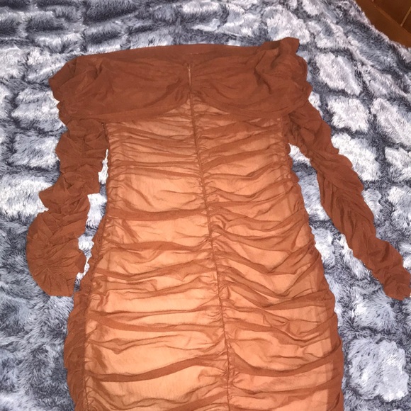 Ready In A Ruched Off Shoulder Midi Dress - Picture 9 of 10